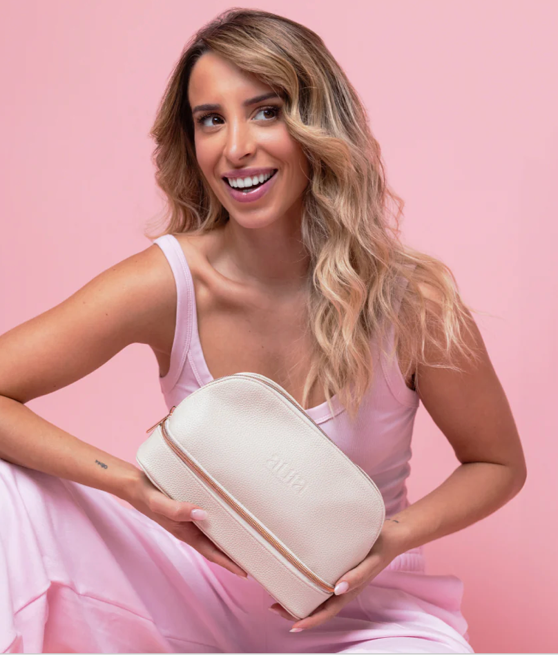 Necessaire Aura Off White By Helena Coelho.